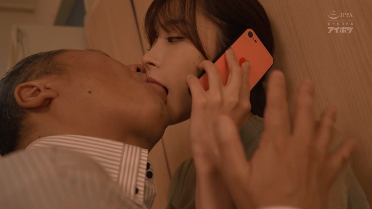 MAAN-923 【デカパイストリーマーのお家で生チンオフパコ】刺激を求めてリスナーからSEX